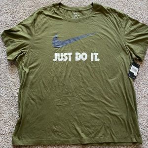 BNWT Nike Tee Shirt 3XL. Brand new with tags!